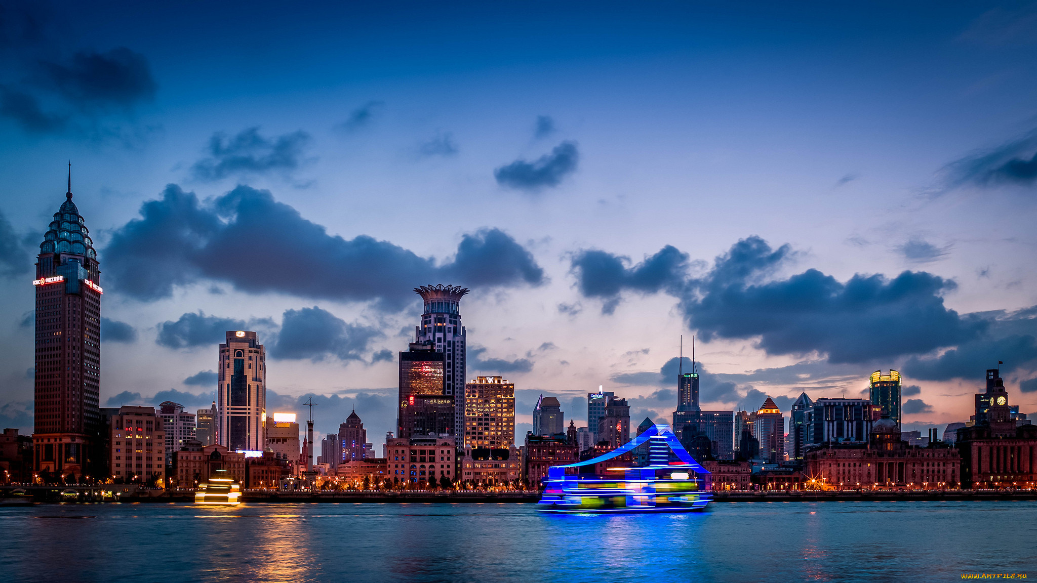 Фотография размером 1024 2048. Шанхай река. Город для ютуба. Шанхай обои. Ночной Шанхай.